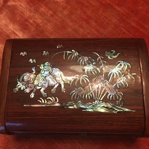 Lacquered wood jewellery box
